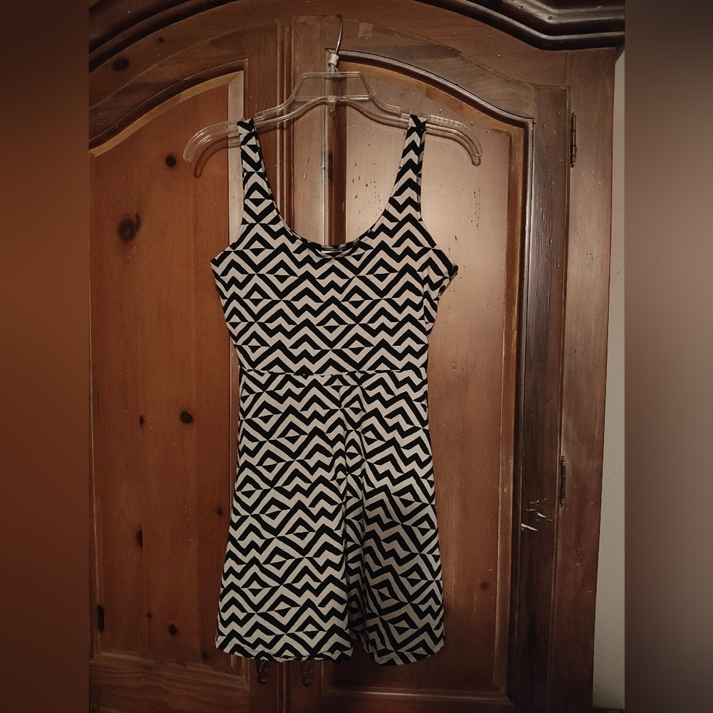 Victoria's Secret PINK  Black And White Zigzag Mini Dress